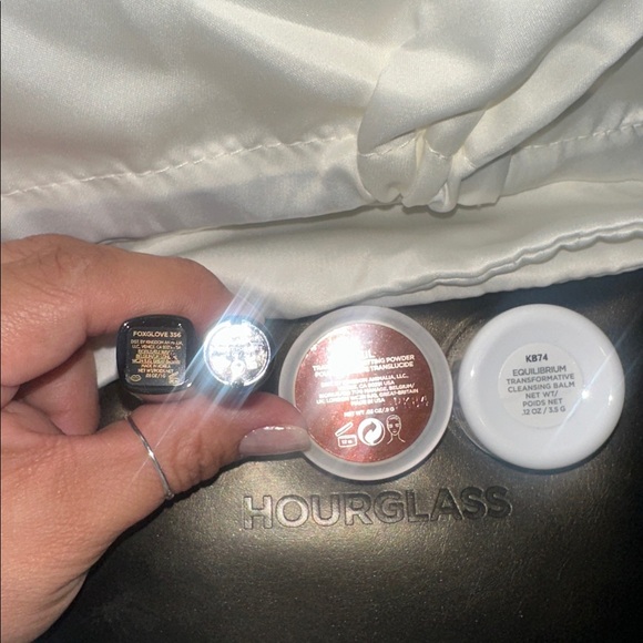 Hourglass essentials - Picture 3 of 8